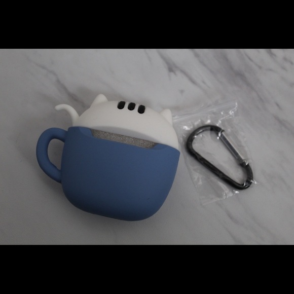 Good Luck Cat in a Teacup AirPod Case Holder - Picture 2 of 3